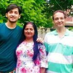 रजत वर्मा अपने माता-पिता के साथ