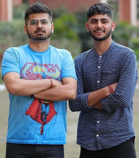 Rajat Chauhan com seu irmão