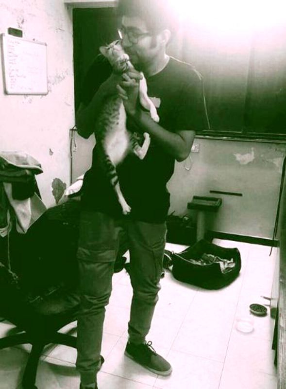 Abhishek Upmanyu su savo katinu