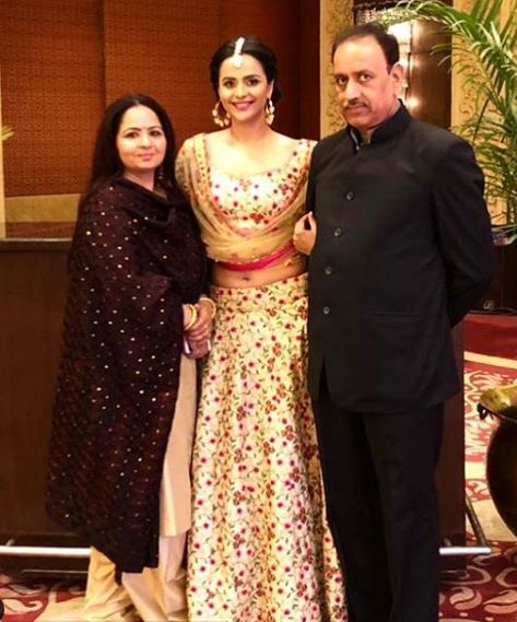 Η Prachi Tehlan με τους γονείς της