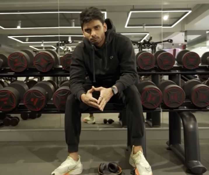 Vijay Varma im Fitnessstudio