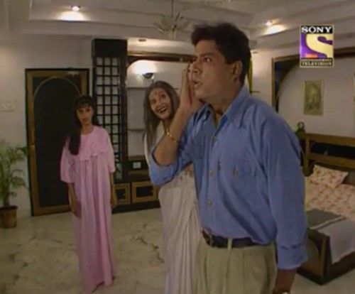 Anup Soni dans Aahat (1995)