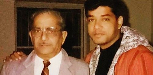 انوپ سونی اپنے والد کے ساتھ