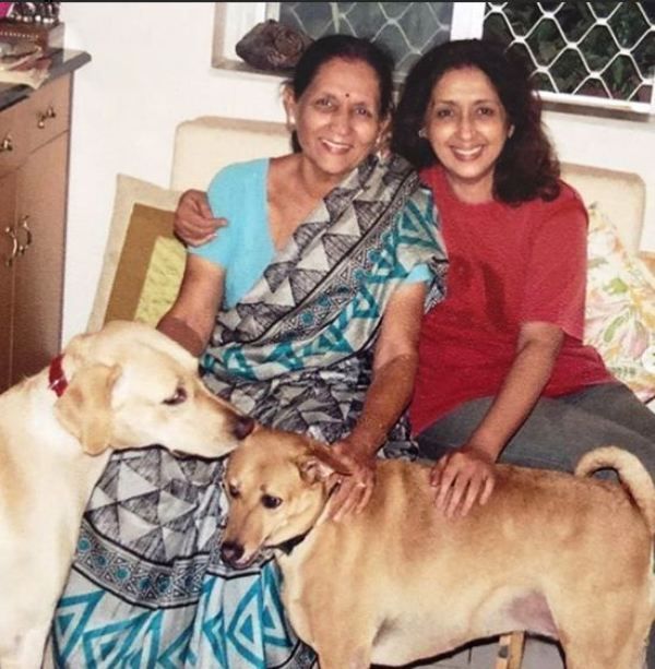 Neena Kulkarni com sua mãe