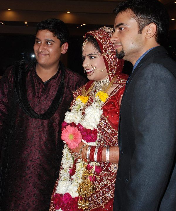 Inder Sahani sa svojom braćom i sestrama