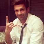 Karan Singh Grover Höjd, ålder, flickvän, fru, familj, biografi och mer