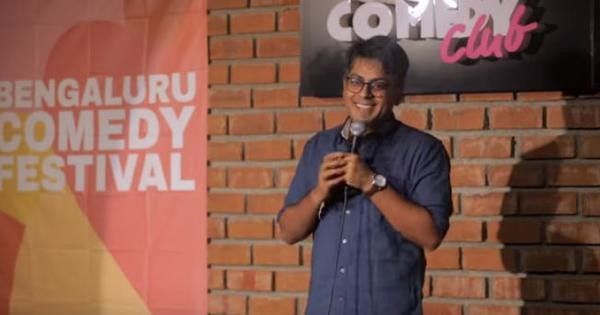 Abijit Ganguly spelar på That Comedy Club Banglore