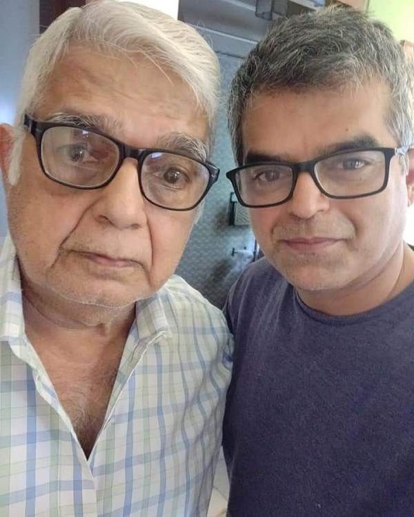 Atul Khatri bersama ayahnya