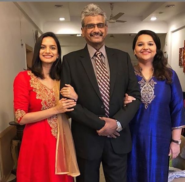 Aneesha Shah med sin far og søster