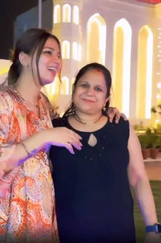 Deepika Arya sa svojom majkom