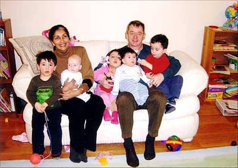 Reita Faria với những đứa con lớn của cô ấy
