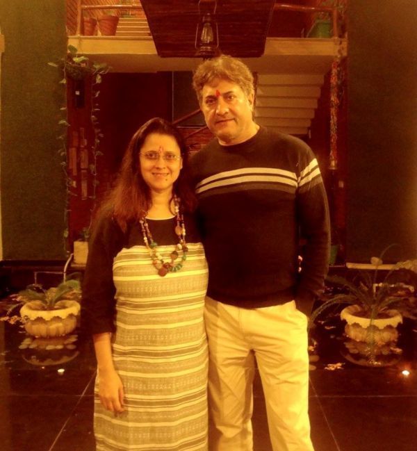 सर्वदमन डी बनर्जी अपनी पत्नी अलंकृता बनर्जी के साथ