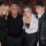 Charlotte Flair mit ihren Eltern und dem verstorbenen jüngeren Bruder