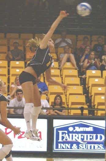 Charlotte spiller volleyball