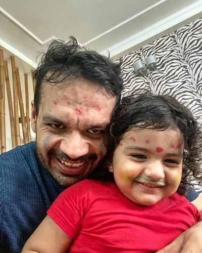 Gaurav Taneja med sin dotter