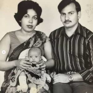 Flora Saini avec ses parents