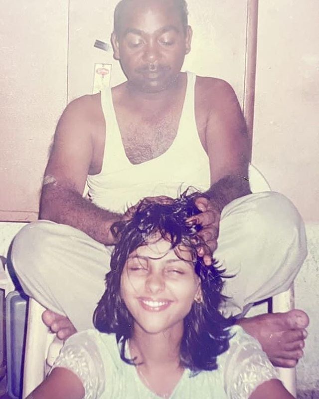 Anamika Jain Amber med sin far