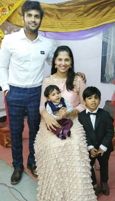 Saikumar z żoną i dziećmi