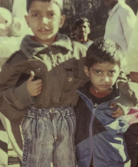 Sreenath Bhasi dans l'enfance (à droite)