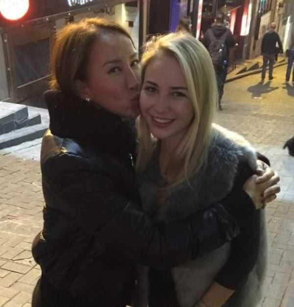 Sarah Rockowitz နှင့်အတူ Coco Lee