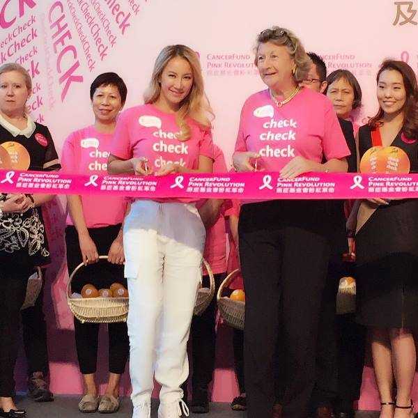 Coco Lee en un evento de Cancer Fund