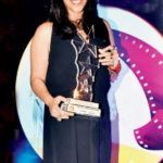 Ekta kapoor posing with the award