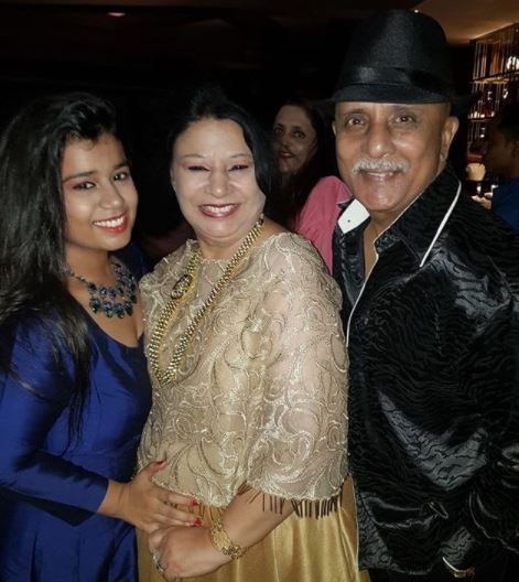 Rajesh Puri bersama istri dan putrinya