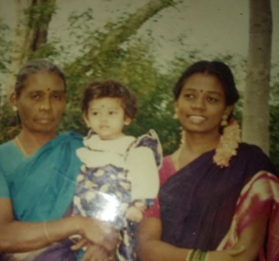 Anitha Sampath na infância