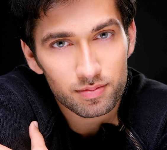 Nakuul Mehta