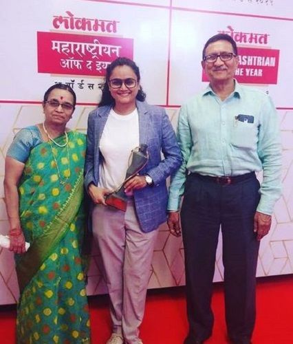 Kalyanee Mulay avec ses parents