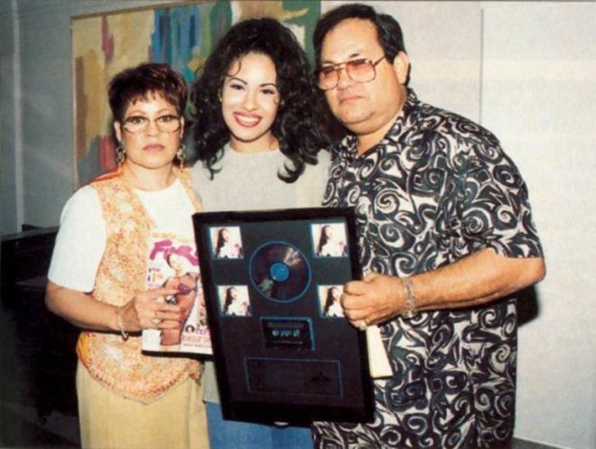 Selena Quintanilla med sine forældre