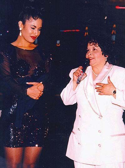 Selena Quintanilla med Yolanda Saldívar