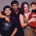 Dina Umarova, kocası Vindu Dara Singh, üvey oğlu Fateh Randhawa ve kızı Amelia Randhawa ile birlikte