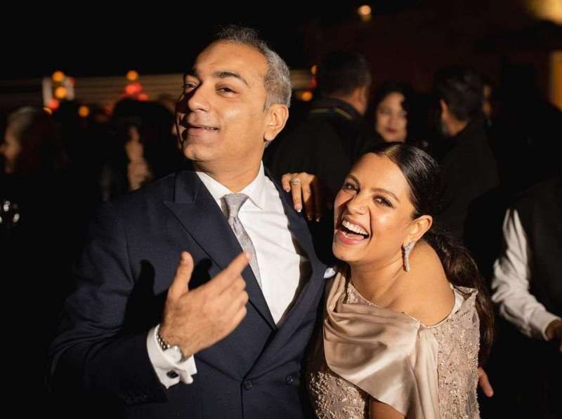 Arti Nayar so svojím manželom Saurabh Dudhoria
