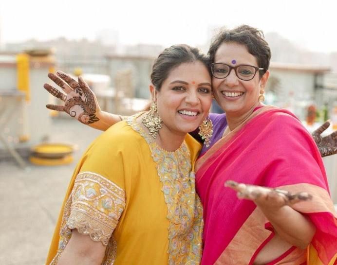 Arti Nayar bersama ibunya Anjali Nayar