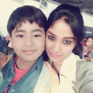 Manjula Paritala met haar zoon