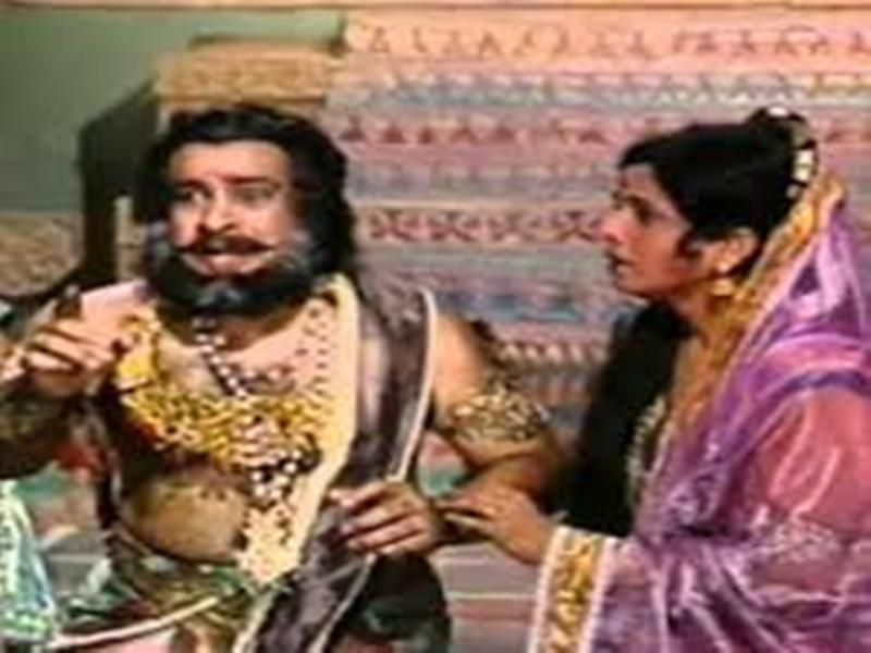 Dashrath olarak Bal Dhuri ve Ramayan'daki Kaushalya rolünde Jayshree Gadkar