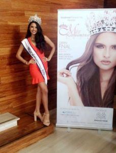 Carolina Moura ได้รับรางวัล Miss Latin America