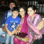 nidhi-bhanushali-ar-savu ģimeni