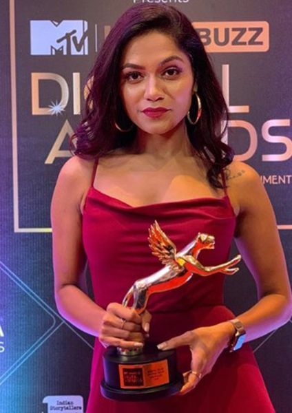 Sonali Bhadauria sa kanyang Award