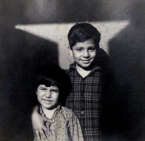 Suhel Seth (pa labi) un Swapan Seth (pa kreisi) bērnības attēls
