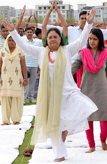 Vasundhara Raje lors de la journée internationale du yoga