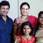 puneeth-rajkumar-със съпругата си и дъщерите си