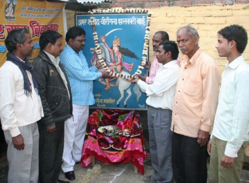 Comunidad de Koli celebrando el martirio de Jhalkari Bai