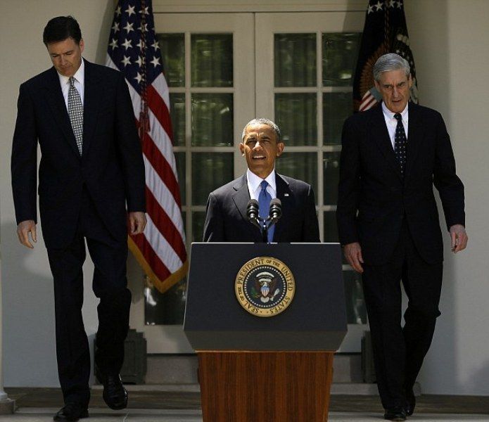 Robert Mueller et James Comey participant à la conférence de presse avec Barack Obama