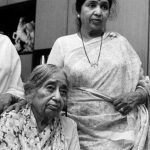 Asha Bhosle annesi ile