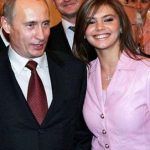 Pranešama, kad Vladimiras Putinas datavo gimnastę Aliną Kabajevą