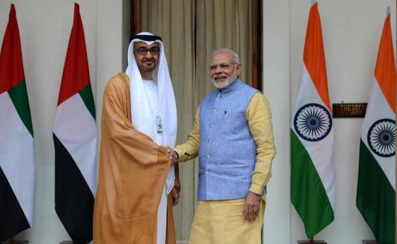Abū Dabī kroņprincis ģenerālis šeihs Mohammed Bin Zayed Al Nahyan kopā ar premjerministru Narendra Modi