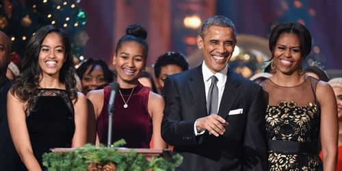 (من اليسار إلى اليمين) ماليا أوباما ، ساشا أوباما ، باراك أوباما ، ميشيل أوباما