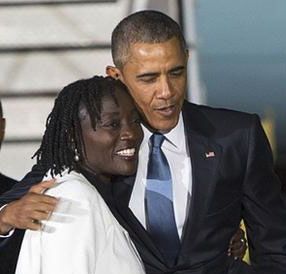 Barack Obama se svou starší nevlastní sestrou Aumou Obamou